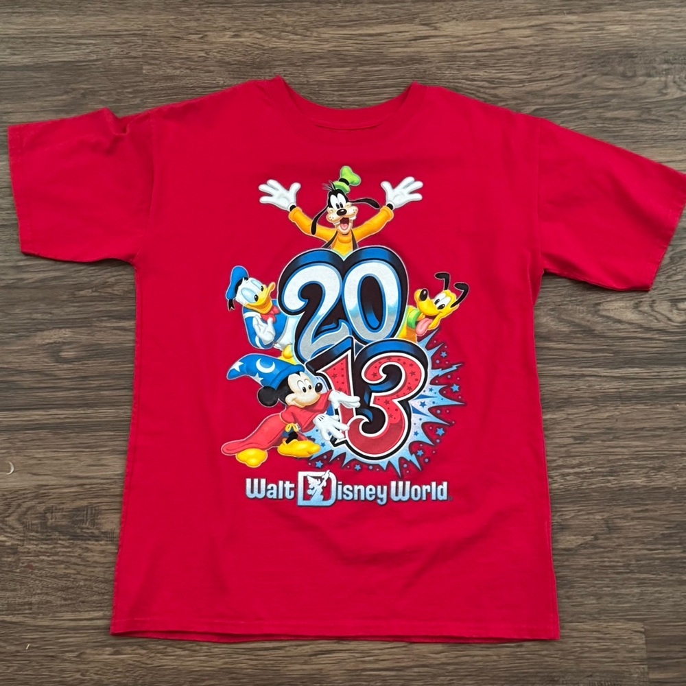 VTG‎ 2013 Walt Disney World T-Shirt XL Red Mickey Goofy Donald Pluto by Hanes